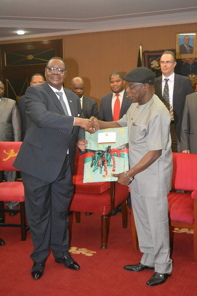 Olusegun Obasanjo and The Brenthurst Foundation Meet With Malawi's President Mutharika